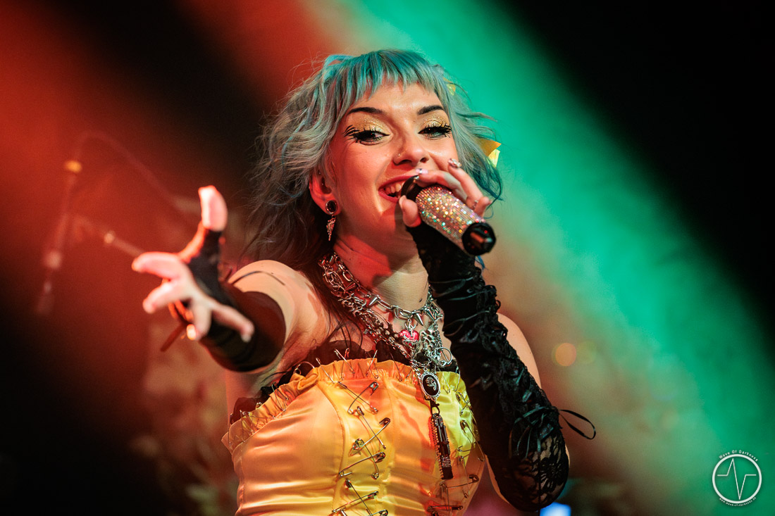 Glitzergewitter mit Delilah Bon im Kesselhaus Wiesbaden