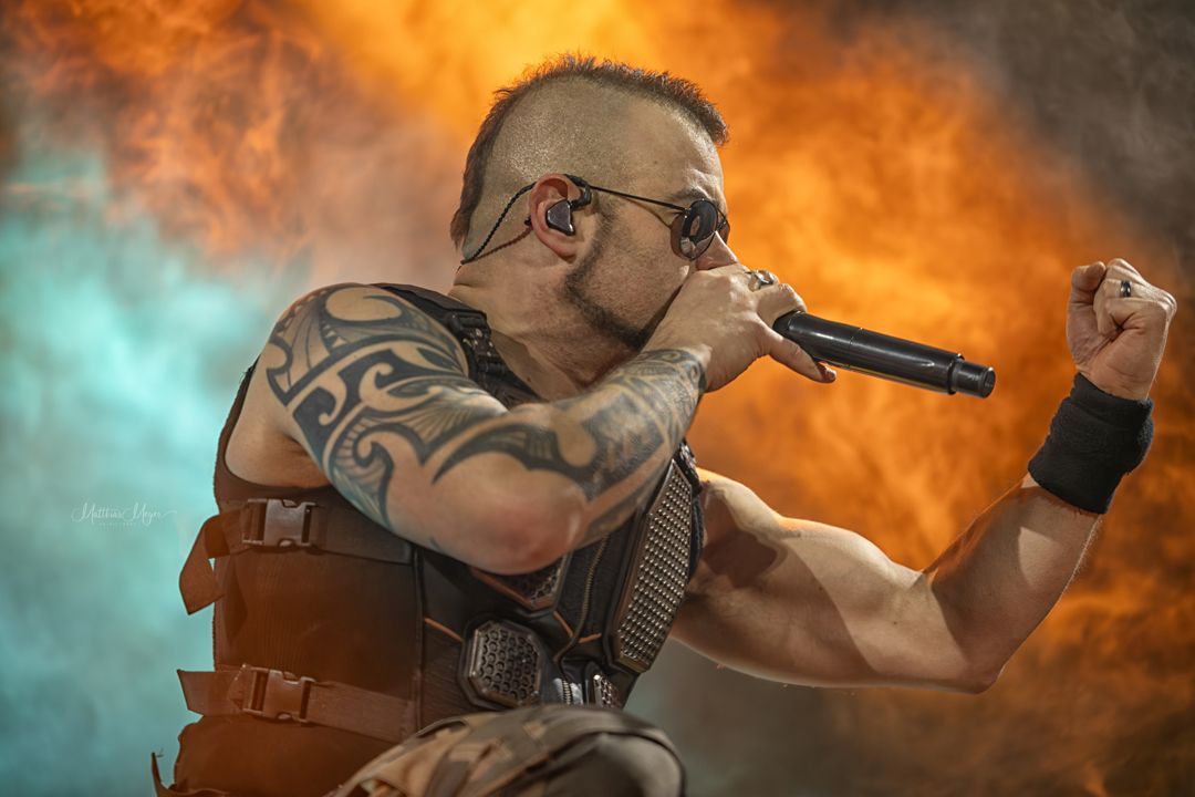 Epischer Auftritt von Sabaton und dem Legendary Orchestra in Frankfurt