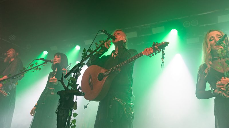 Von Feen, Einhörnern und Zauberei. Faun zu Gast in Aschaffenburg