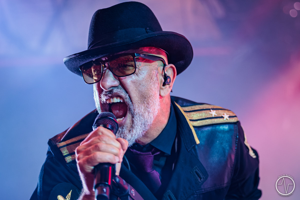 Everything is wunderbar in Saarbrücken: Eisbrecher heizen mit ihrer Kaltfront-Tour die Garage auf
