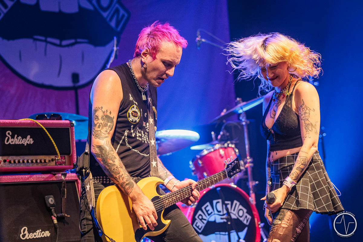 Punkrock aus dem Bus: Fünf Bands heizen dem P8 Karlsruhe ein
